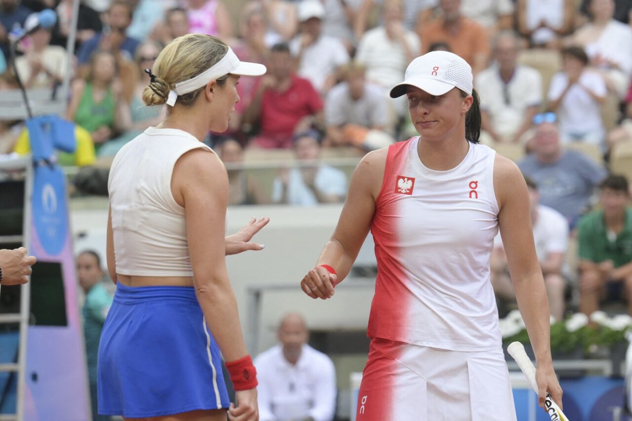 Continuă tensiunile dintre jucătoarele de tenis. Ce îi reproșează Danielle Collins Igăi Swiatek. „Unii sunt într-un fel în fața camerelor”