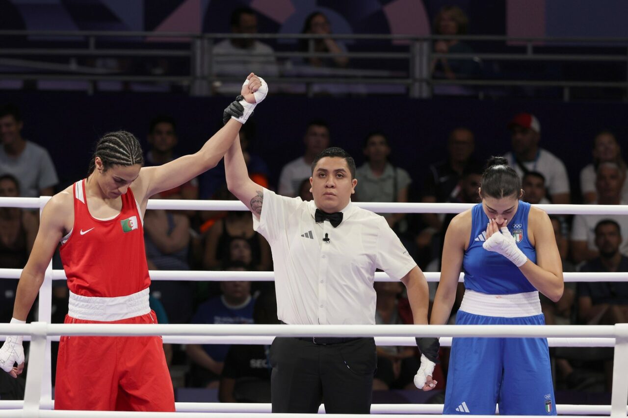 SCANDAL în boxul feminin la Jocurile Olimpice: o sportivă italiană ABANDONEAZĂ lupta doborâtă de adversarul transsexual