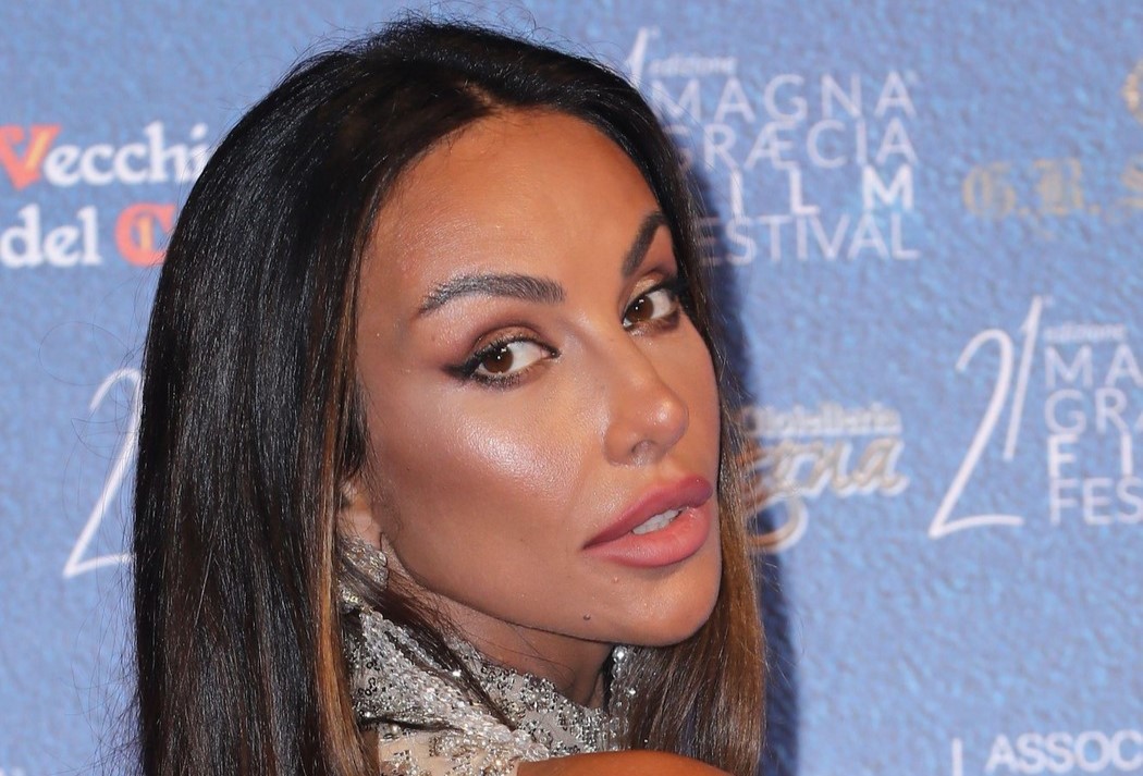 Mădălina Ghenea a fost AGRESATĂ pe aeroport de un angajat al unei companii aeriene: „Acest bărbat m-a abuzat pe mine și pe copiii mei”