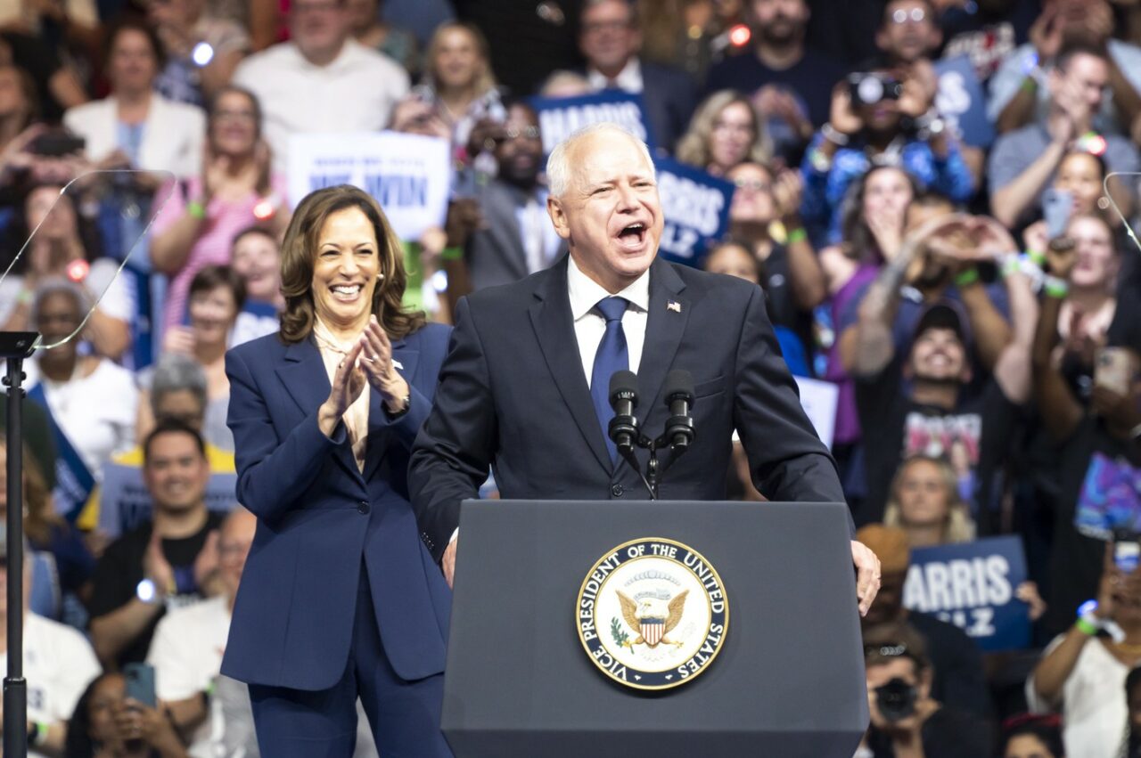 Trump este ”entuziasmat” că Tim Walz candidează în tandem cu Harris /„Este un politician foarte liberal”, ei vor instaurarea ”COMUNISMULUI”
