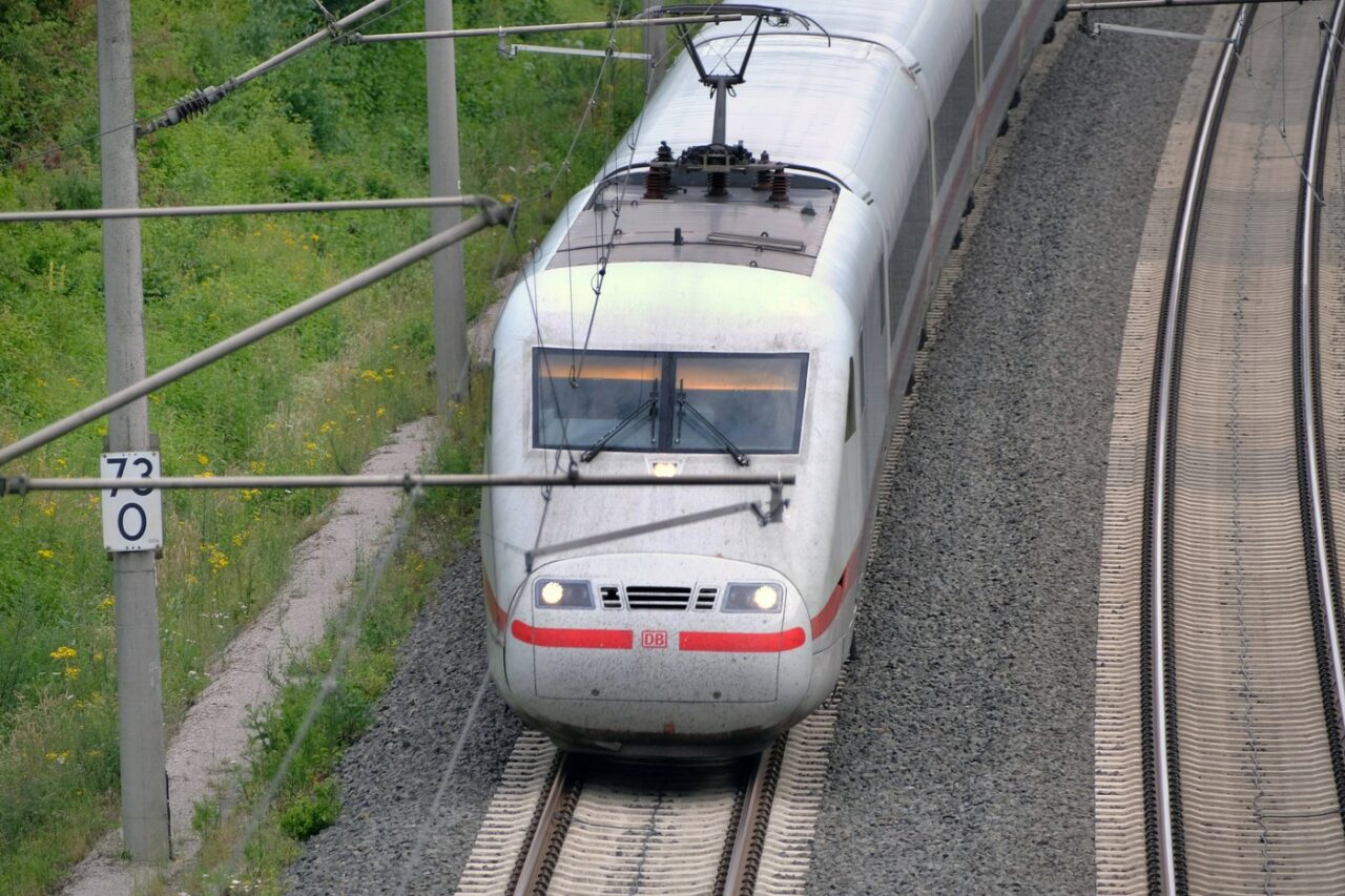Un român a încurcat traficul feroviar în Germania. 22 de trenuri au avut întârzieri