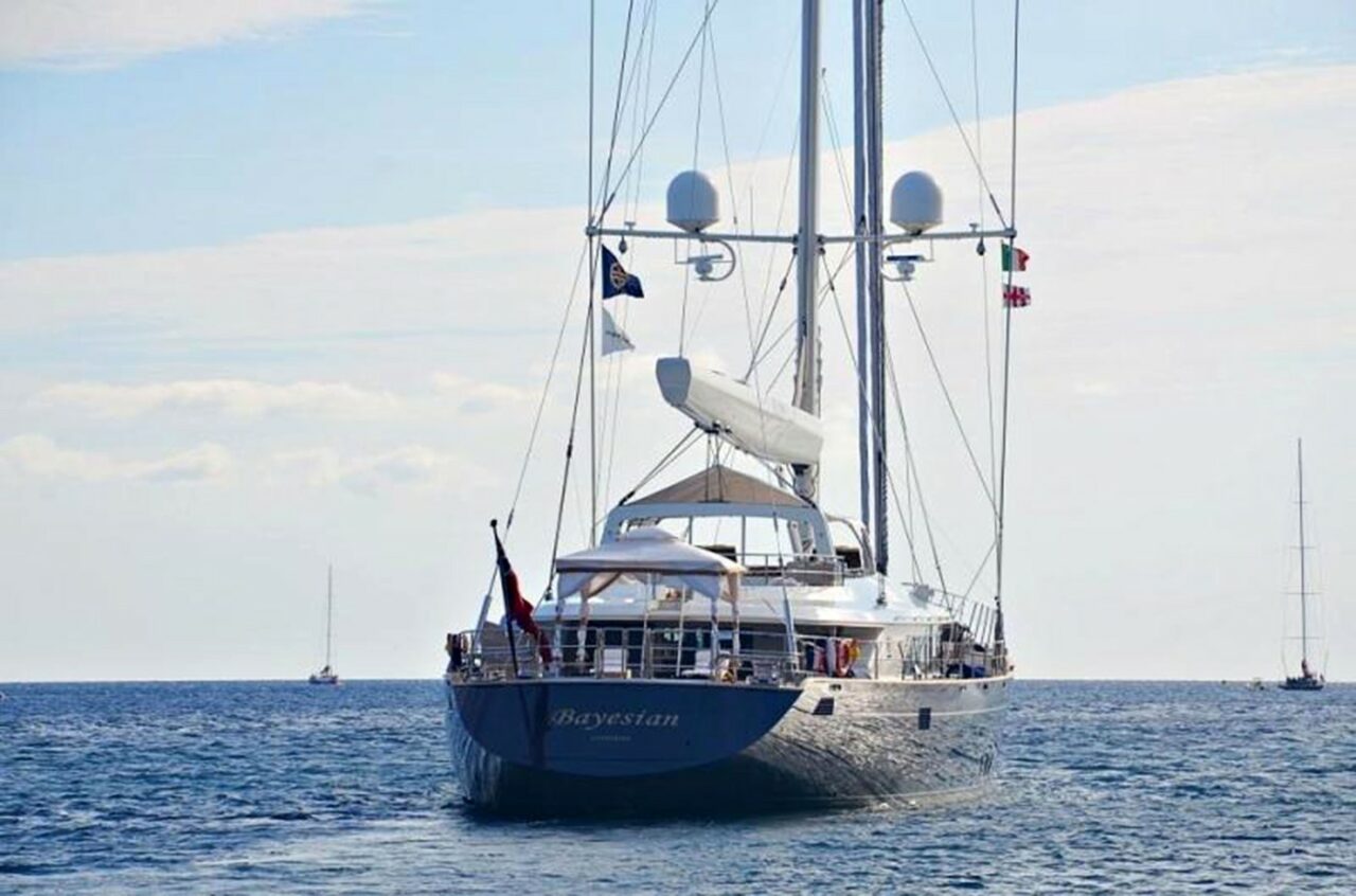 Căpitanul naufragiului din Marea Mediterană a PĂRĂSIT Italia la bordul unui avion privat în timpul anchetei. Este acuzat de OMOR prin imprudenţă