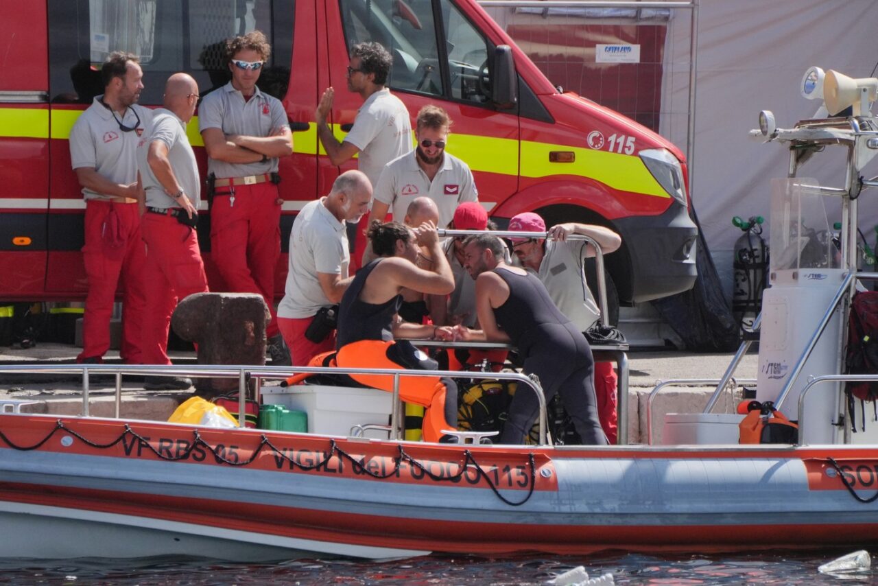 Continuă căutările pasagerilor navei scufundate în apropiere de Sicilia. Ce spun localnicii care erau la fața locului