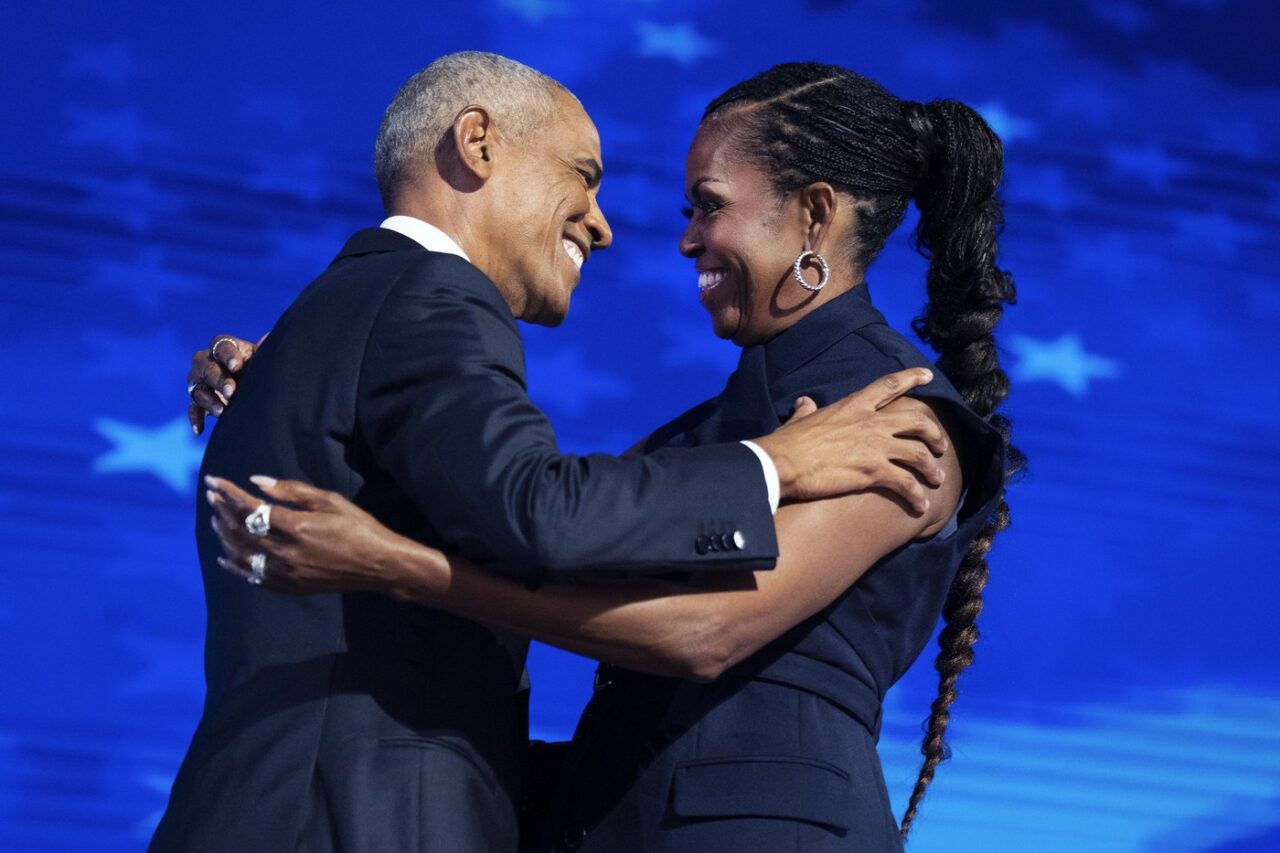 Convenția Democrată continuă. Soții Obama, susținere pentru Harris, CRITICI pentru Trump