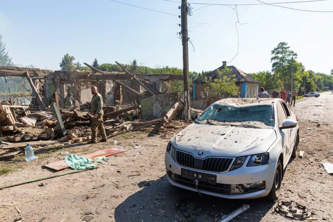 RĂZBOI în Ucraina, ziua 912. Rusia a lansat un nou atac cu bombe asupra orașului Sumî, la granița cu regiunea Kursk. Două persoane au fost ucise