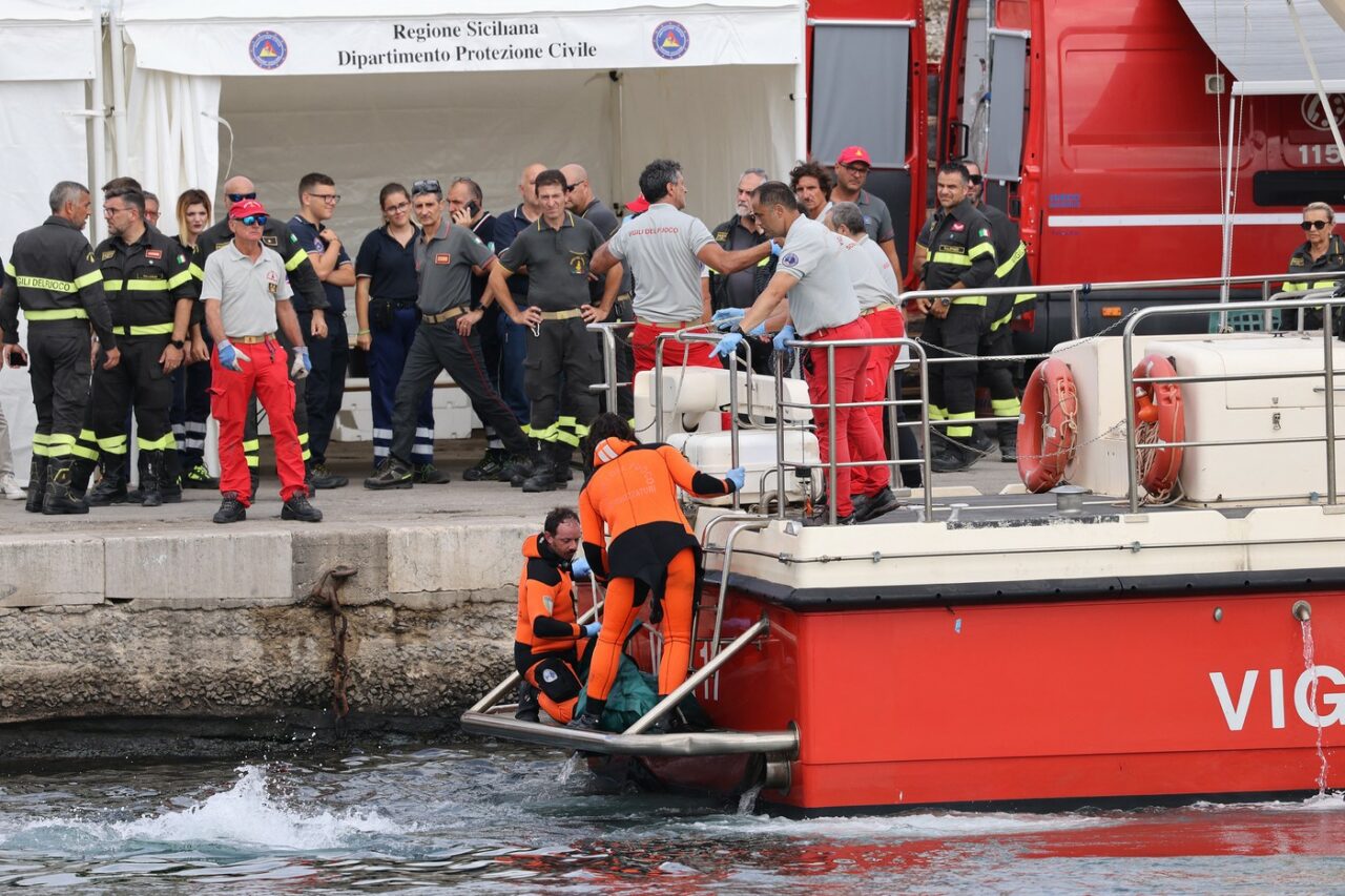 Cum s-a scufundat iahtul de lux Bayesian în 16 minute. Victimele blocate în interior au încercat să se refugieze – MĂRTURII