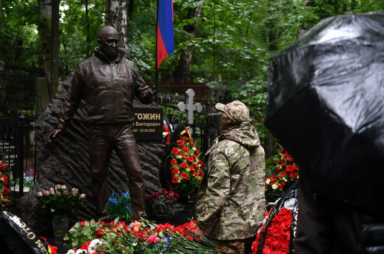 Un an de la moartea lui Prigojin: rușii fac ALTAR la mormântul liderului WAGNER