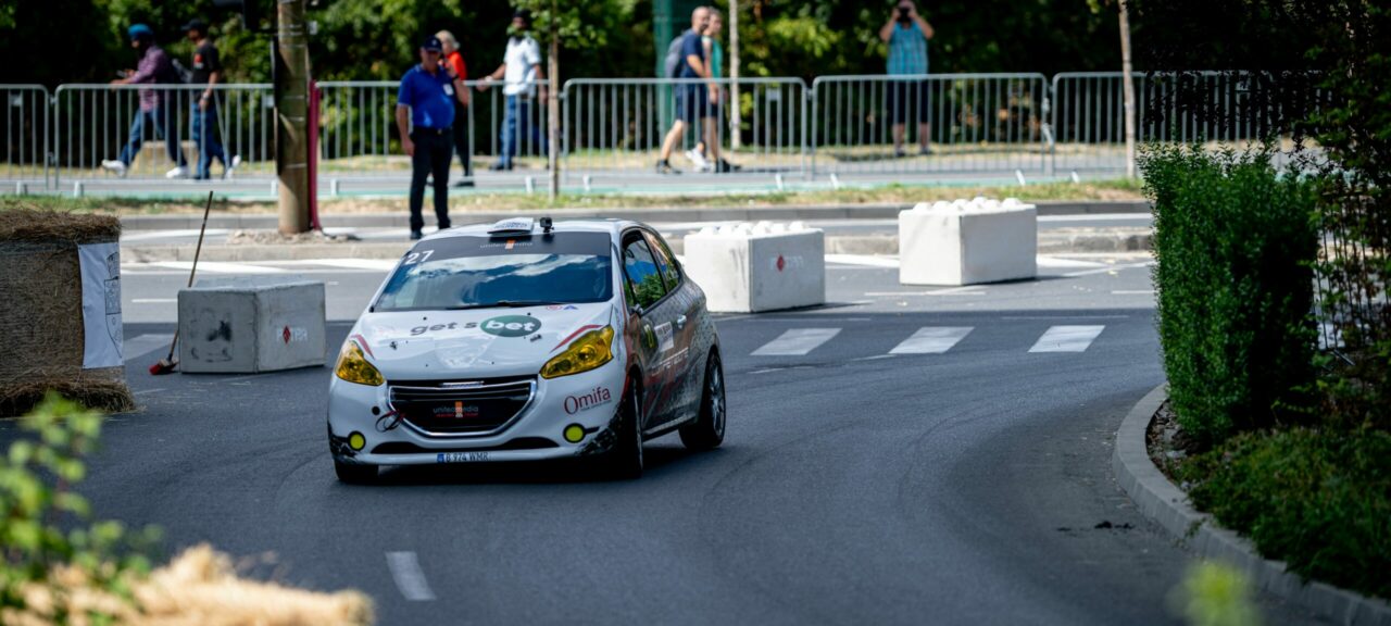 Show automobilistic pe TRASEUL stradal din Timișoara. Deși a fost penalizat cu 10 secunde, pilotul Claudiu Motoc a reușit sa urce pe podium!