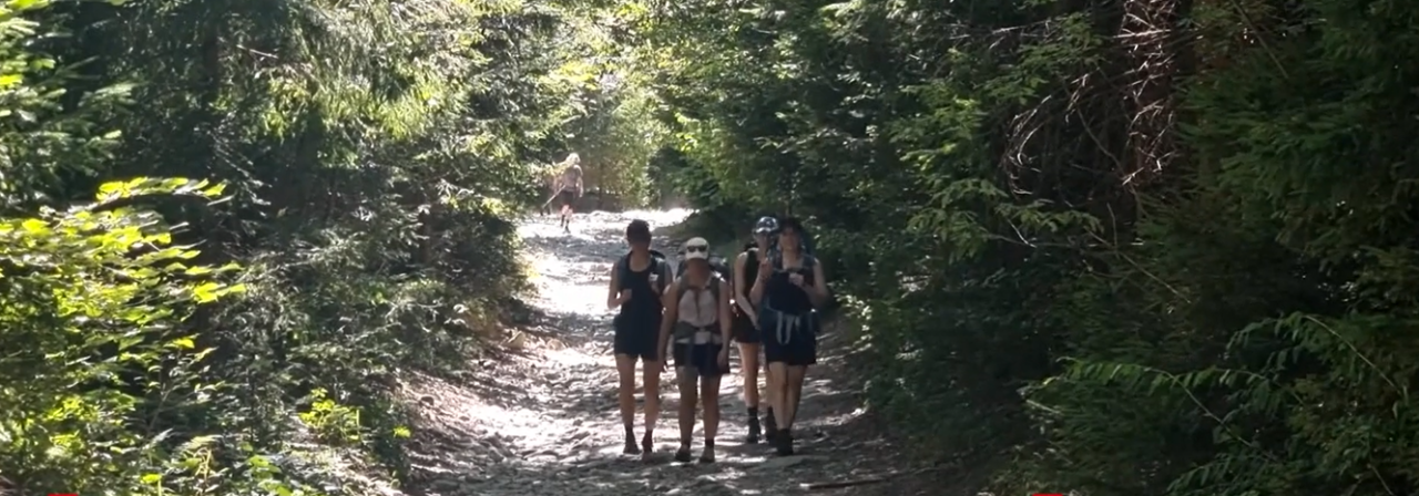„Tărâmul cu ochi albaştri”, locul de poveste din centrul Transilvaniei care atrage anual mii de turişti