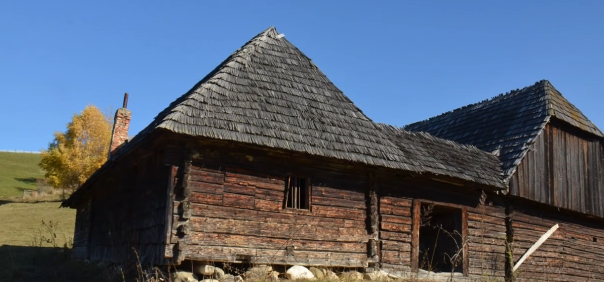 Un sat din munții României a ajuns CELEBRU în Europa. Turiștii străinii sunt fascinați de această mică așezare și nu este vorba de Viscri
