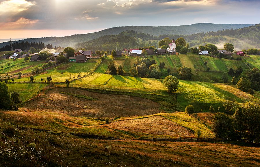 Satul din România care arată ca în ELVEȚIA. Imaginile îți taie răsuflarea / Locul atrage străinii ca un magnet