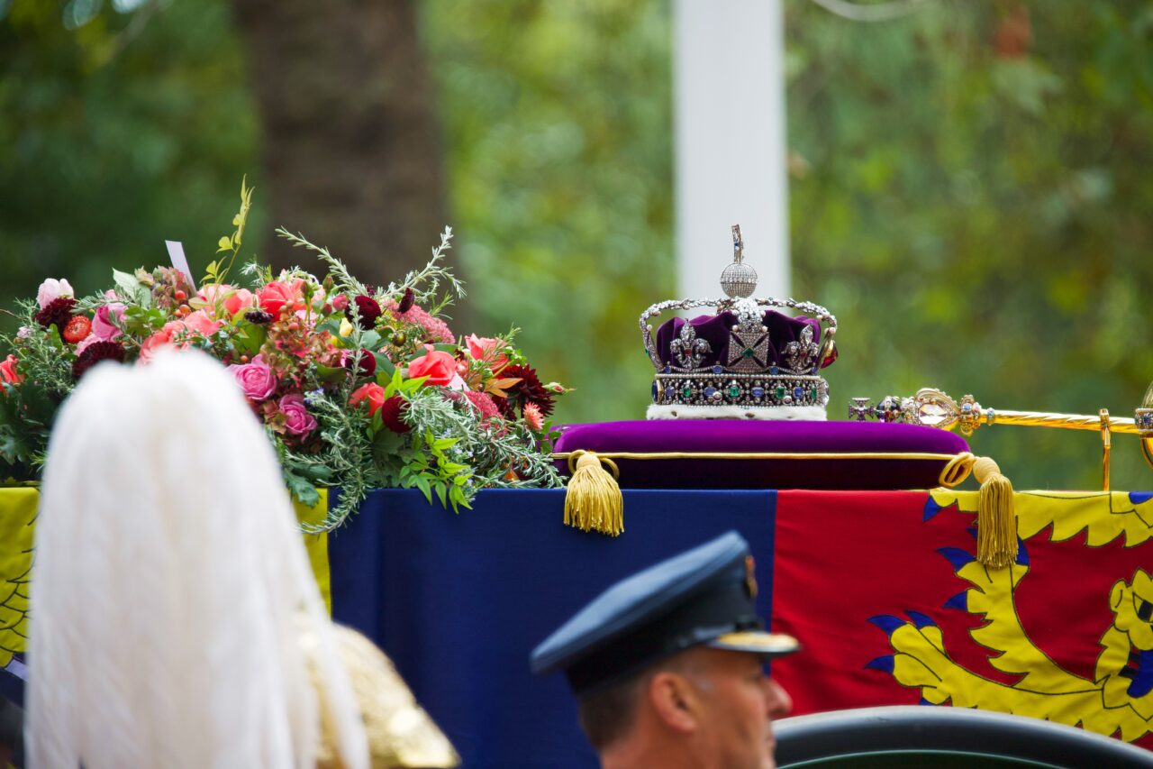 Starea de sănătate a regelui Charles al III-lea se agravează. Britanicii se pregătesc pentru ce-i mai rău