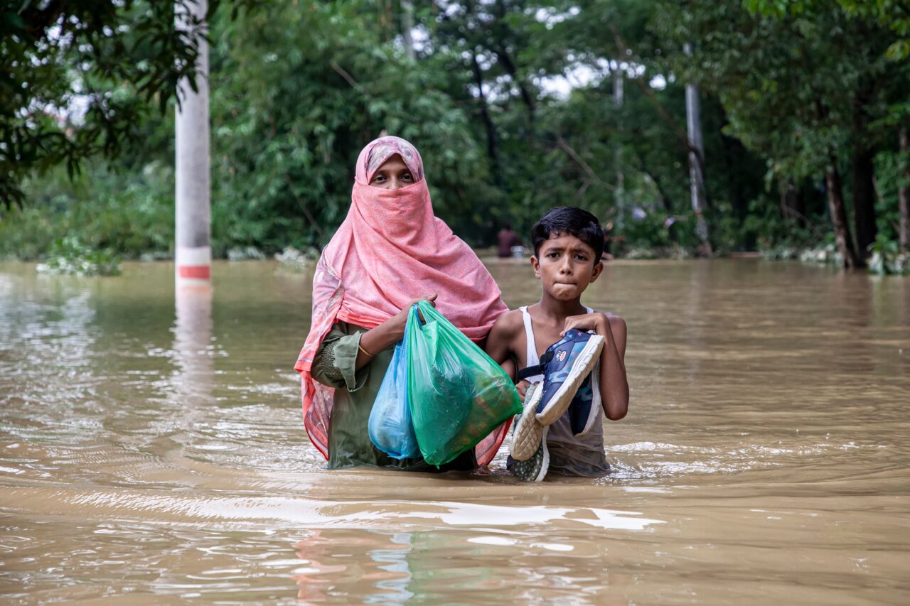 39 de morți și milioane de persoane afectate de inundațiile catastrofale din India și Bangladesh