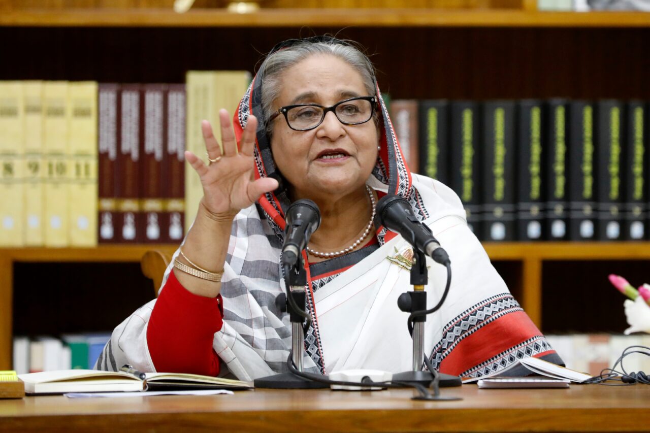 Sheikh Hasina, anchetată pentru CRIMĂ. Ce transmite fosta șefă a Guvernului din Bangladesh