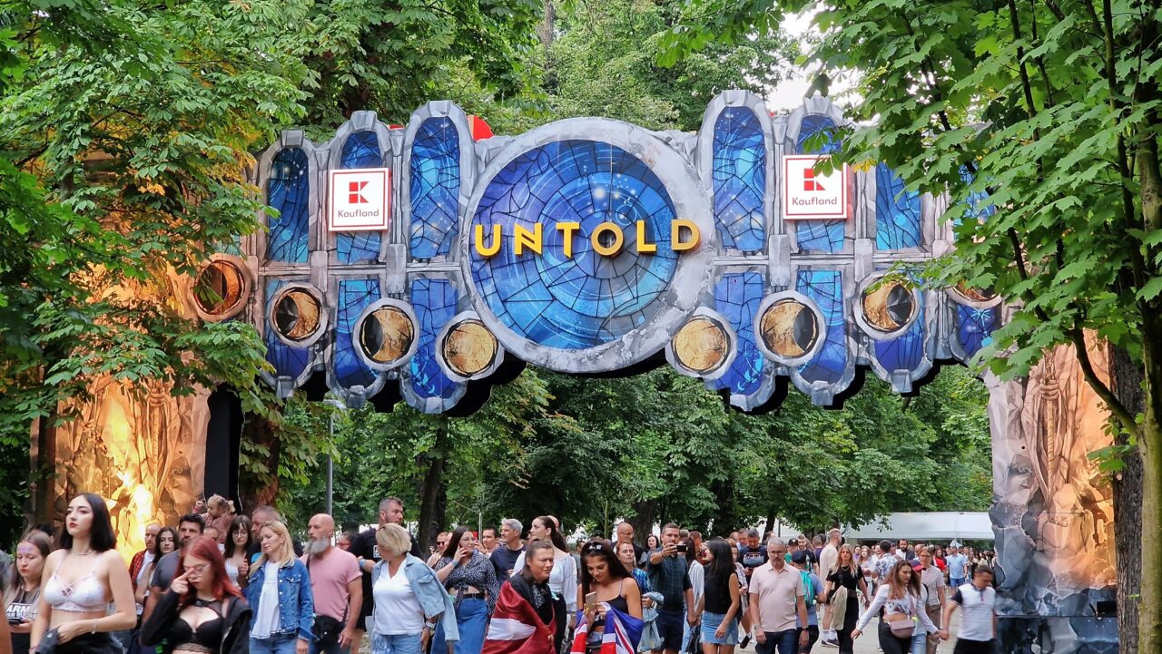 Începe festivalul UNTOLD. Cu ce prețuri sunt întâmpinați cei care doresc cazare în Cluj