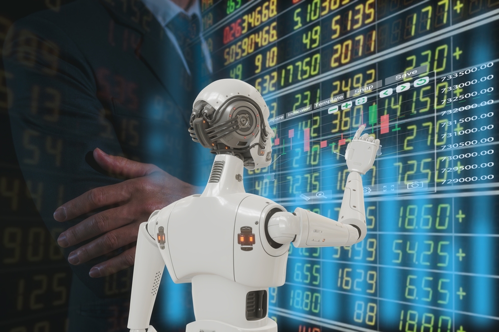STUDIU: 25% dintre angajații români și-ar dori să aibă un șef-robot. Aceștia susțin că s-ar simți tratați în mod egal la locul de muncă