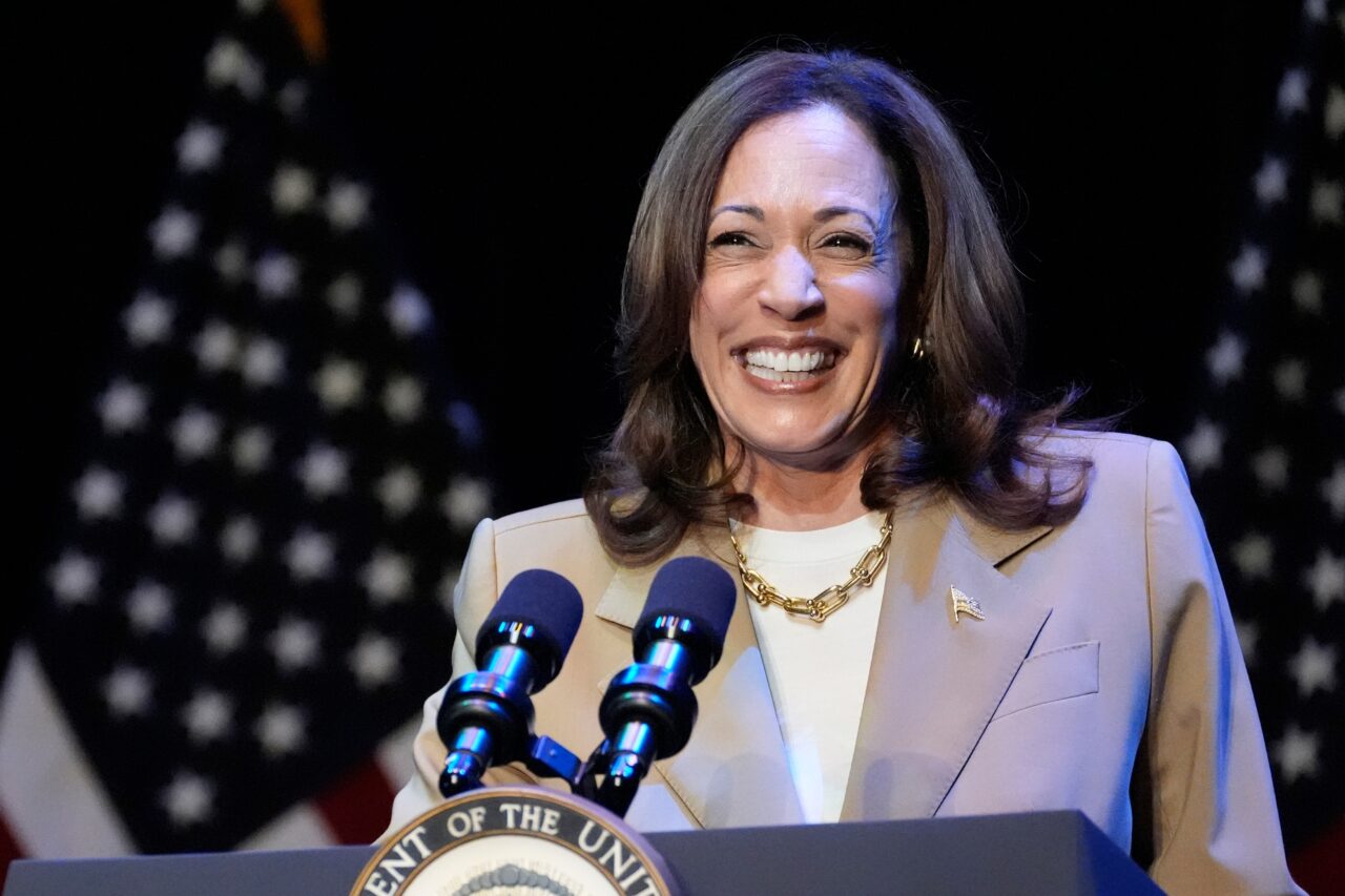 Wall Street Journal: Kamala HARRIS adoptă modelul economic al lui Nixon. „Propune plafonarea prețurilor la alimente, ca în Venezuela”