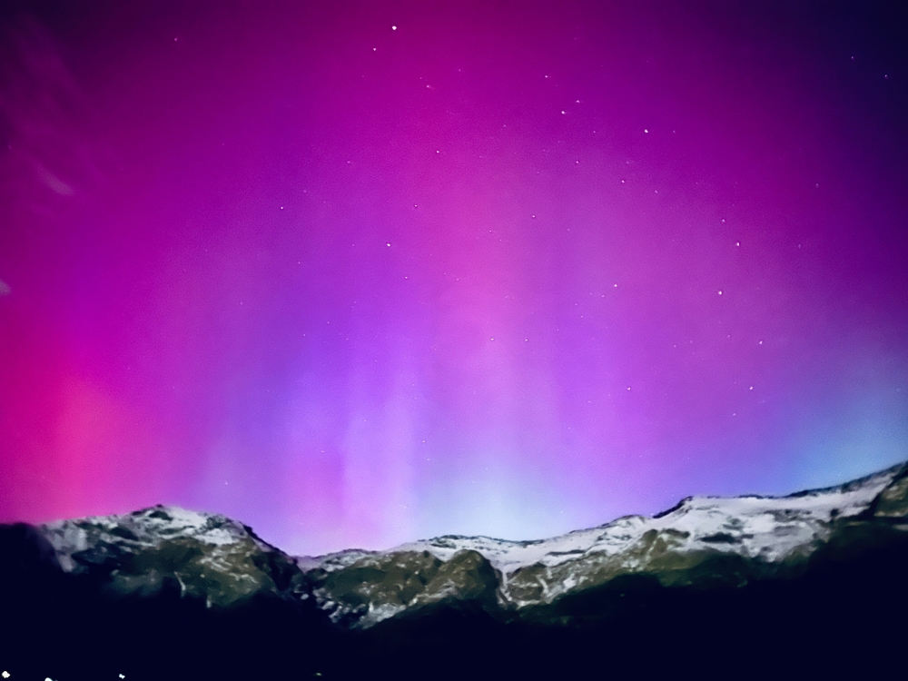 Imagini rare cu AURORA BOREALĂ. O furtuna geo-magnetică a generat cel mai spectaculos eveniment din ultimii 20 de ani