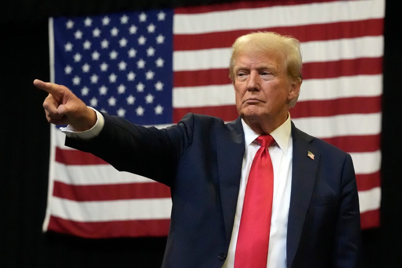 Donald Trump amenință că s-ar putea RETRAGE din dezbaterea programată cu Kamala Harris. Motivul bizar invocat de fostul președinte