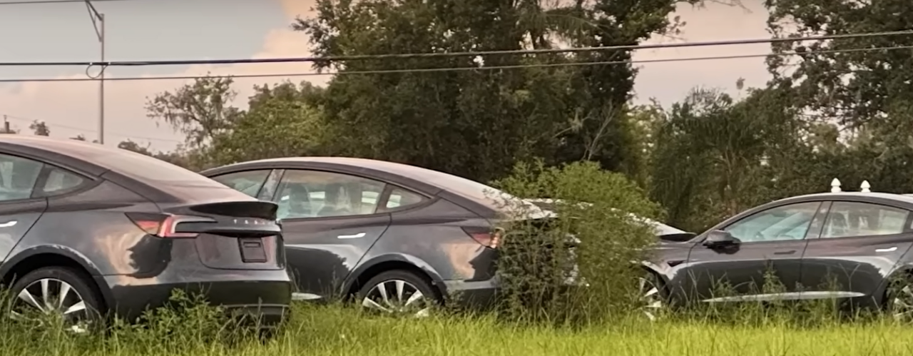 MISTERUL mașinilor Tesla, fabricate anul acesta și abandonate pe un câmp din Florida. Părerile sunt împărțite