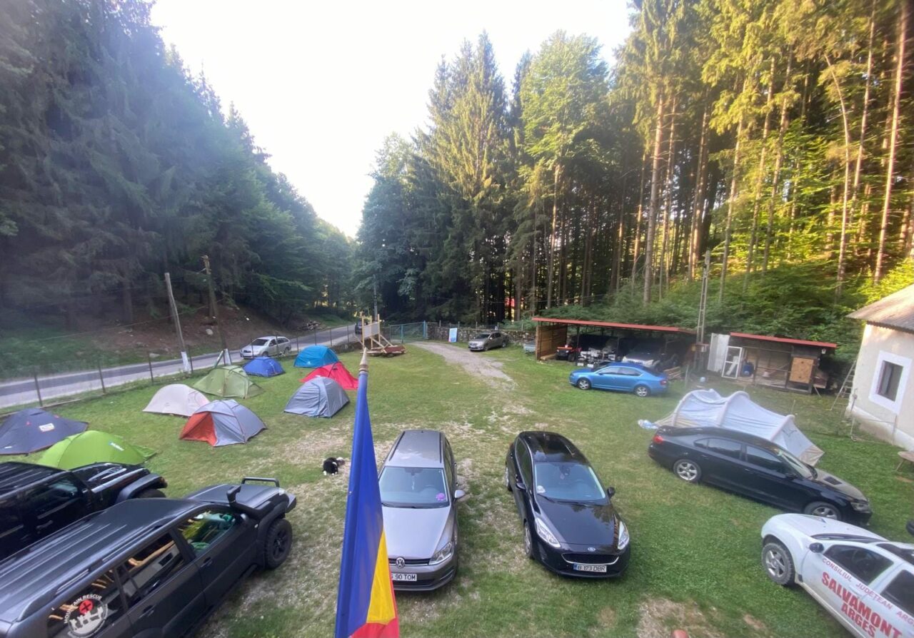 Salvamont ARGEȘ a transmis o atenționare către turiști: Vă rugăm să RENUNȚAȚI la toate planurile de acces spre Vârful Moldoveanu!