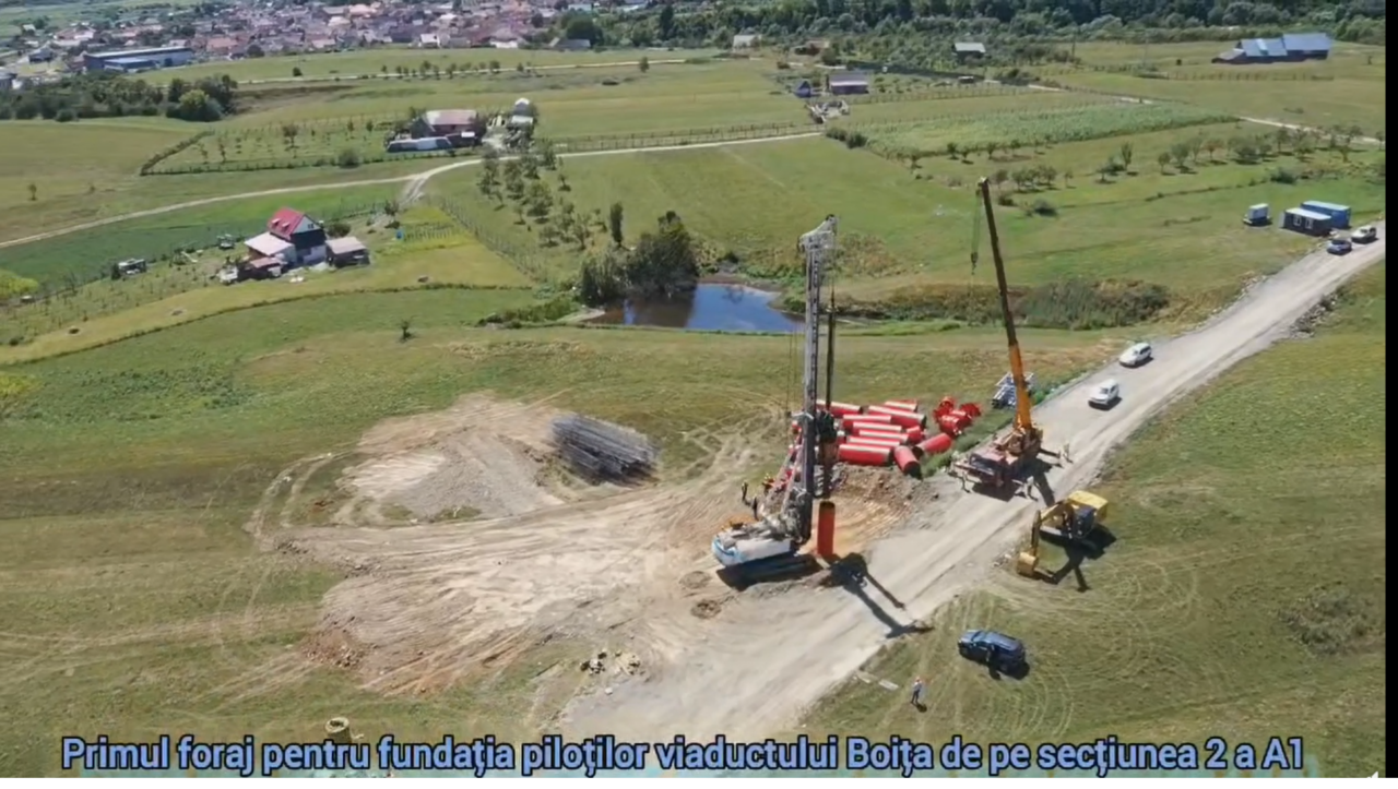 25 de PODURI, 24 de VIADUCTE și 7 TUNELURI vor fi construite pe Autostrada Pitești-SIBIU/CNAIR anunță începerea forajelor primului VIADUCT