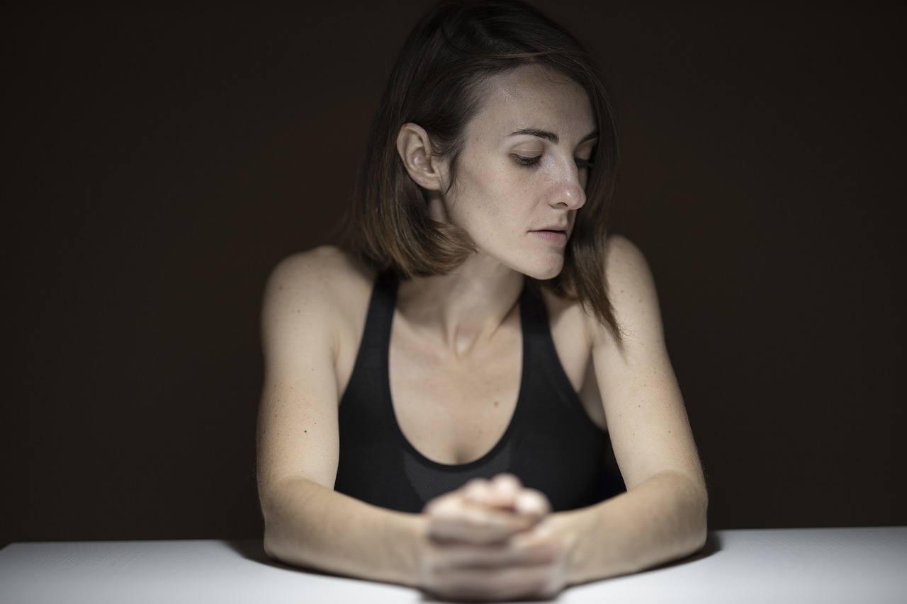 O badantă româncă din Italia a devenit VICTIMA unui escroc sentimental. Femeia a pierdut 23.000 de euro
