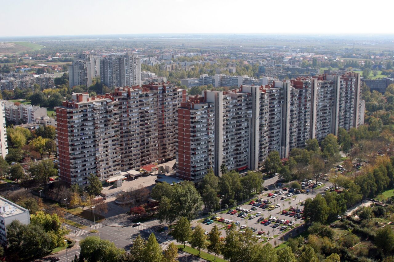 Turiștii nu mai pot închiria locuințe pentru câteva zile! GUVERNUL a decis: Familiile cu copii pot cumpăra apartamente la prețuri decente