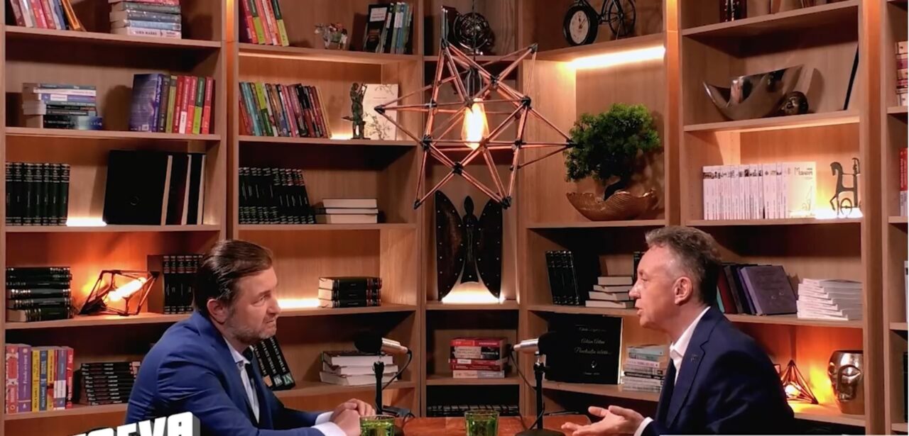 Reputatul conferențiar universitar Mihail IVAN spune care sunt greșelile care ne limitează puterea, la podcast „Altceva cu Adrian Artene”