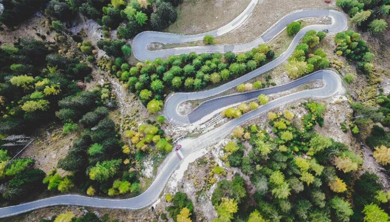 Șoseaua din România, considerată mai frumoasă decât Transalpina și Transfăgărășan, de care puțini români au auzit