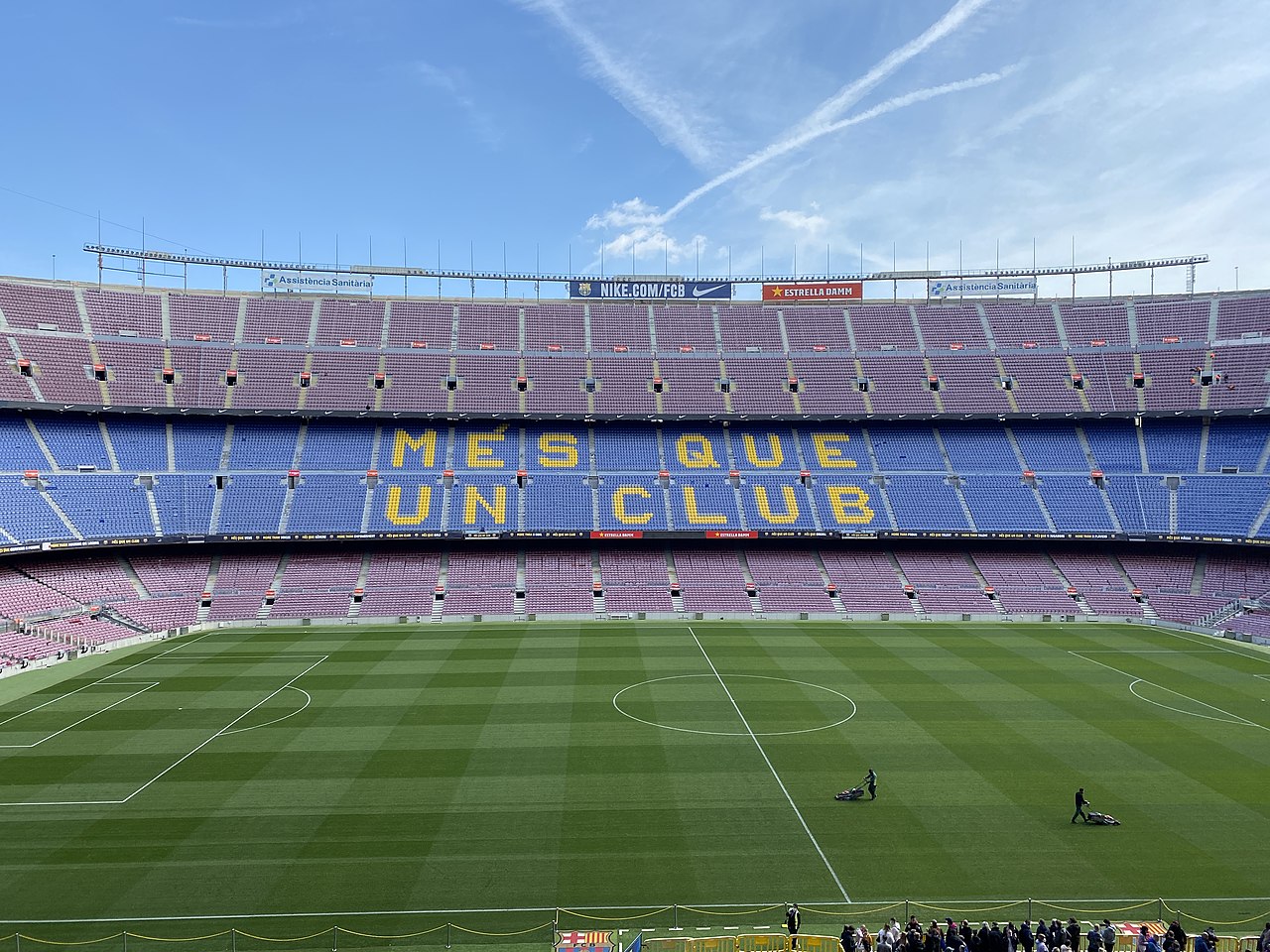 Noul stadion al Barcelonei, reconstruit de muncitori români/Ce salarii se dau pe șantierul arenei CAMP NOU