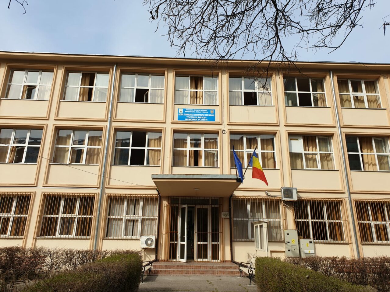 Președintele Consiliului Județean al Elevilor Prahova a rămas REPETENT: „A acumulat peste 300 de absențe nemotivate”