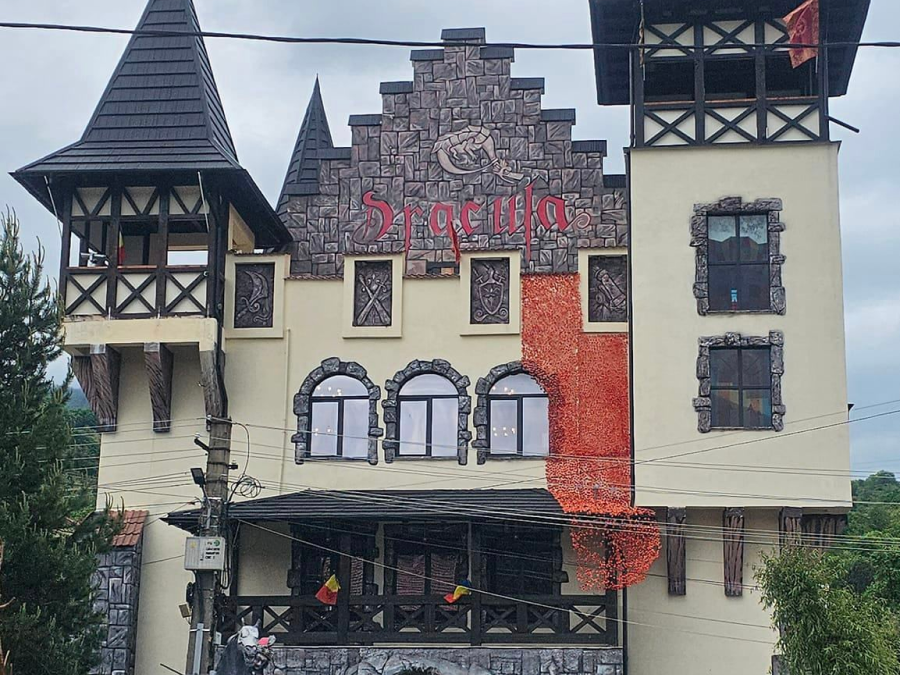 Adevărata CASĂ a lui Dracula, redeschisă publicului după decenii de abandon. Fortăreața cu 1.500 de trepte nu a fost niciodată cucerită