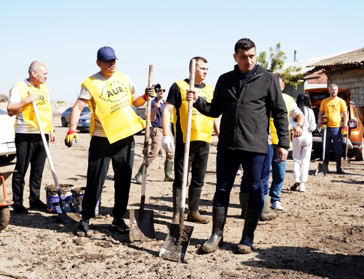 George Simion alături de sinistrații din Pechea: Nu vă lăsăm singuri, începem RECONSTRUCȚIA caselor