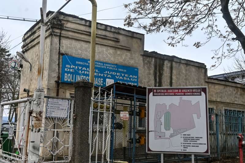 Descoperire macabră în Vaslui. 260 de SCHELETE umane, găsite în zona unde se va construi un spital: „Un fost cimitir cu mai multe nivele de înhumare”