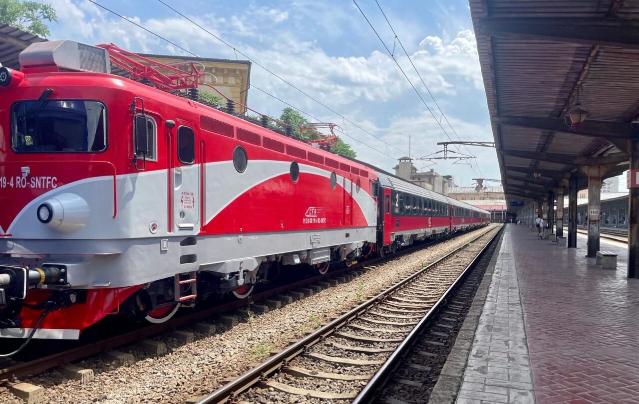 CFR: Traficul feroviar pe ruta Turceni – Filiaşi, întrerupt din cauza deraierii locomotivei unui tren de marfă, a fost RELUAT după 8 ore