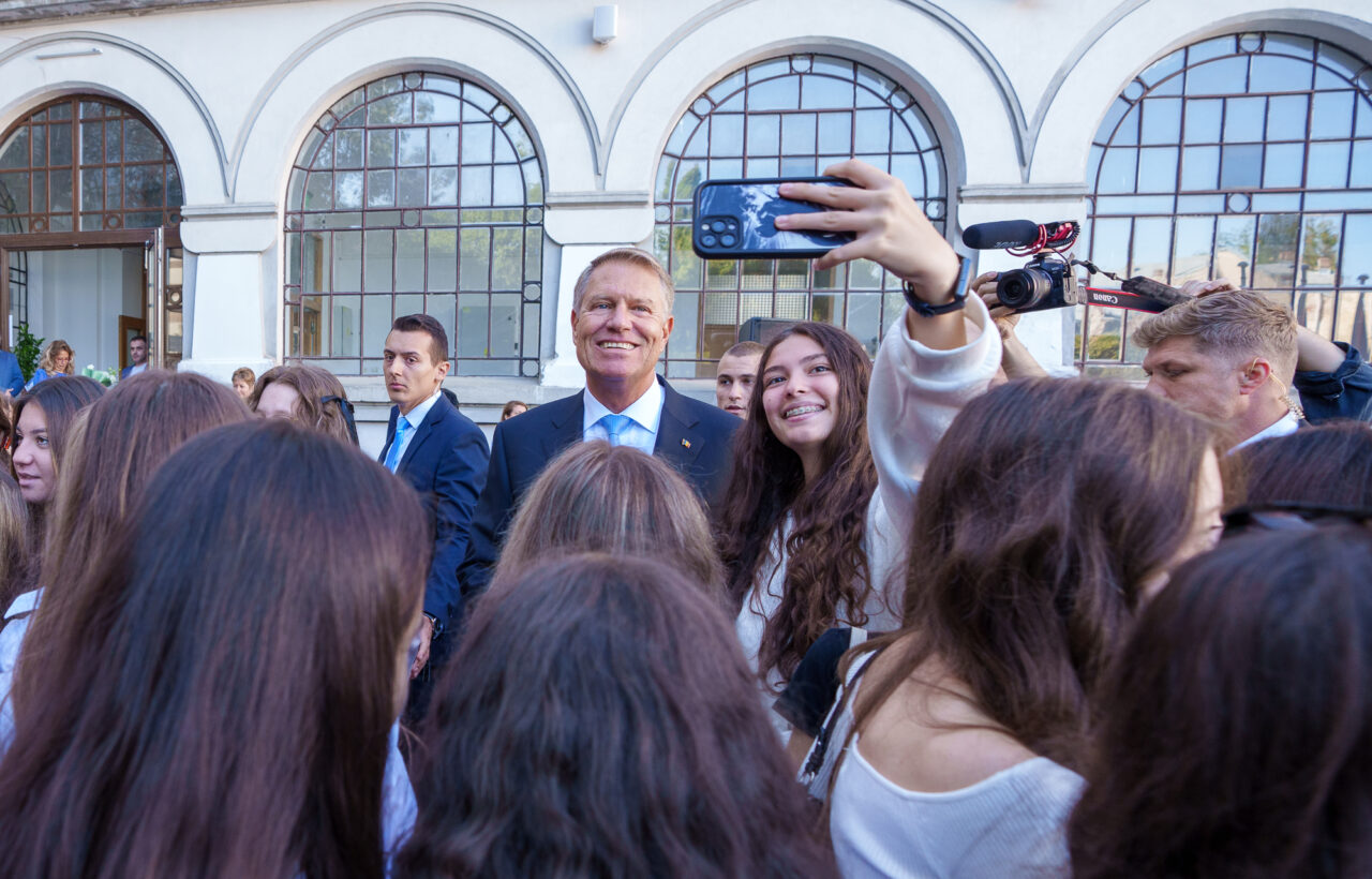 Klaus Iohannis, mesaj pentru elevi la început de an școlar: „EDUCAȚIA este temelia pe care se construiește o națiune”