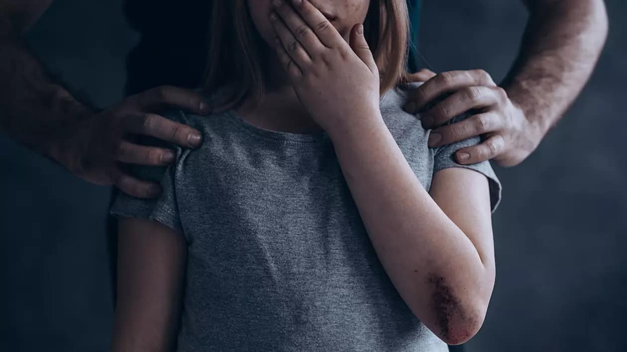 Un nou fugar adus în țară de autoritățile române / Alina Gorghiu: A fost CONDAMNAT la 5 ani de închisoare pentru trafic de minore