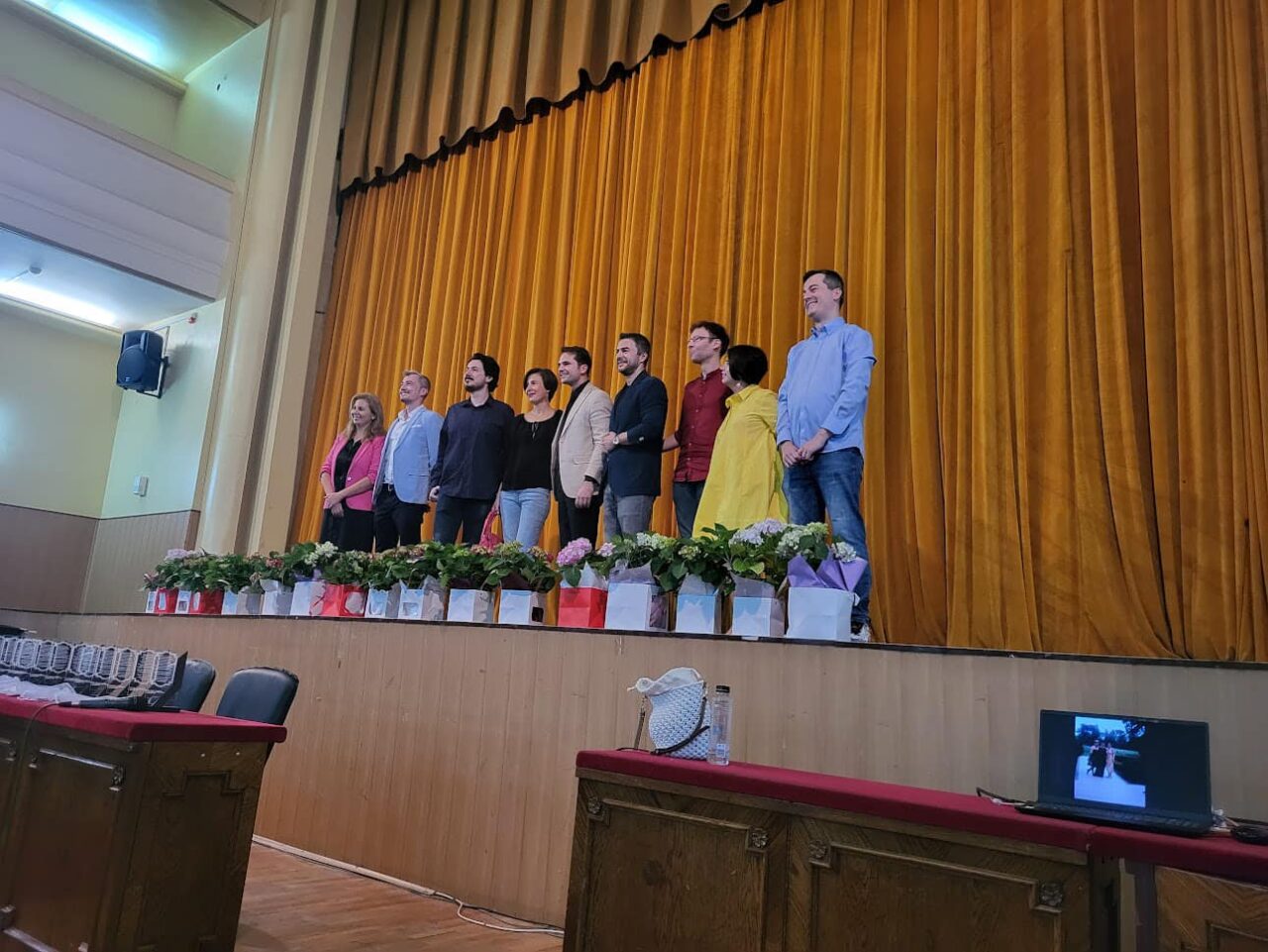Sebastian Burduja, fostul Mister Boboc, s-a întors la LICEU: Am luat 10, după ce am stat în cap și în mâini