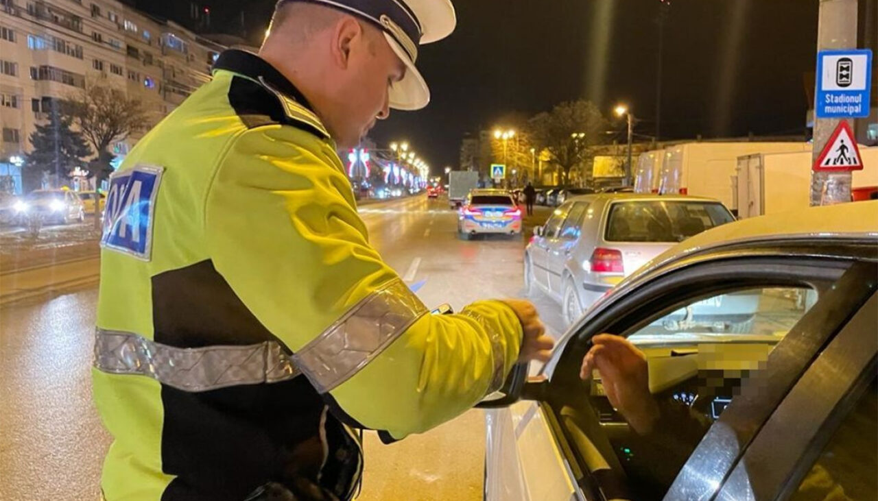 AMENDĂ de 495 lei pentru șoferii din România care comit această greșeală în timp ce conduc. Toți fac asta, fără să-și dea seama că e interzis
