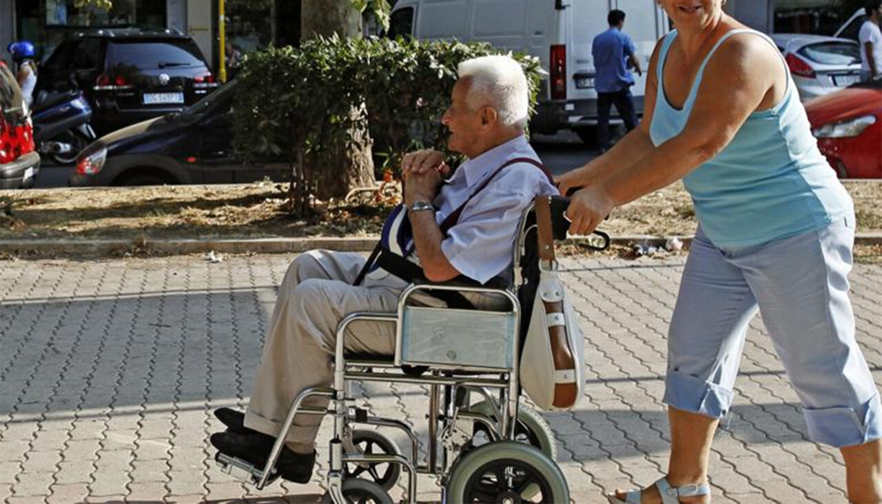 Cum s-a răzbunat o badantă din Italia, după ce a fost concediată de pensionarul pe care îl îngrijea, pe motiv că bea prea mult