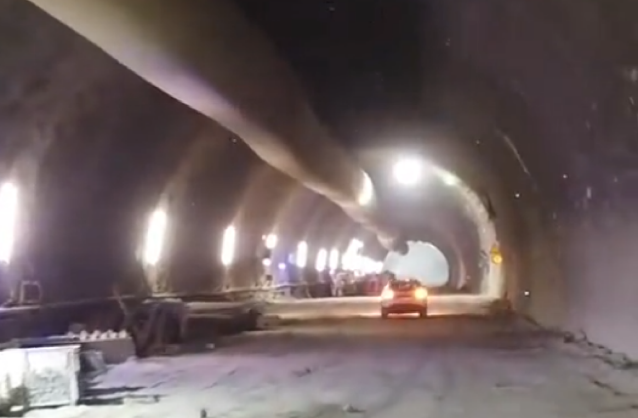 Imagini spectaculoase cu TUNELURILE Autostrăzii Sibiu-Pitești, în fază avansată. Progres major în străpungerea Carpaților