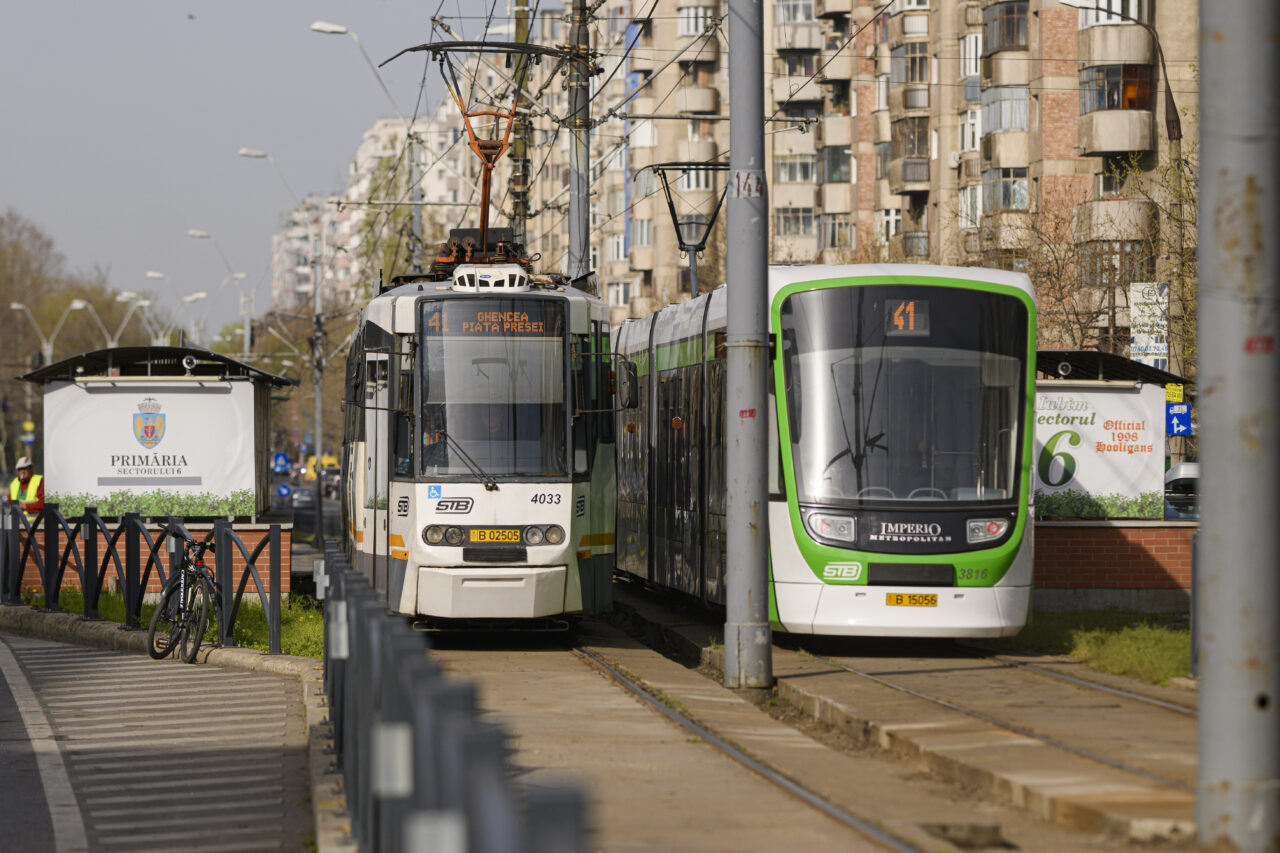 Bucureștiul are nevoie de încă 300 de tramvaie noi, pentru a înlocui actualul parc. „Autobuzele cumpărate vor fi doar cele verzi, care nu poluează”