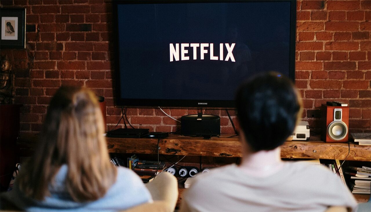 Cum poți să urmărești filmele și serialele de pe Netflix gratis. Metoda este 100% legală