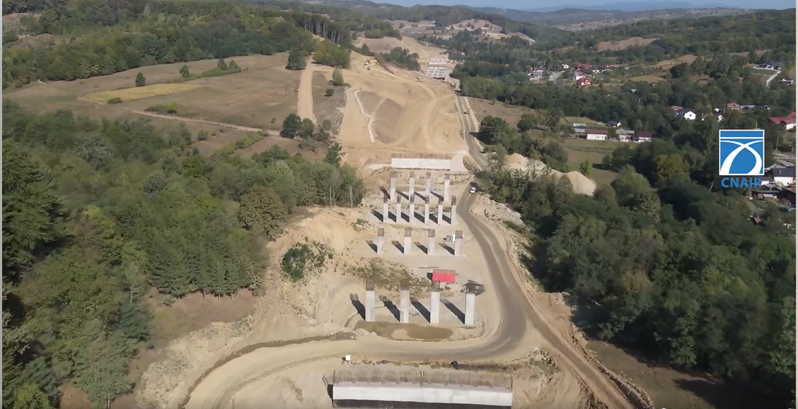 VEȘTI excelente pentru șoferi! Stadiul fizic al lucrărilor pentru Autostrada Sibiu-Pitești, aproape de jumătate. Mobilizare impresionantă pe șantier