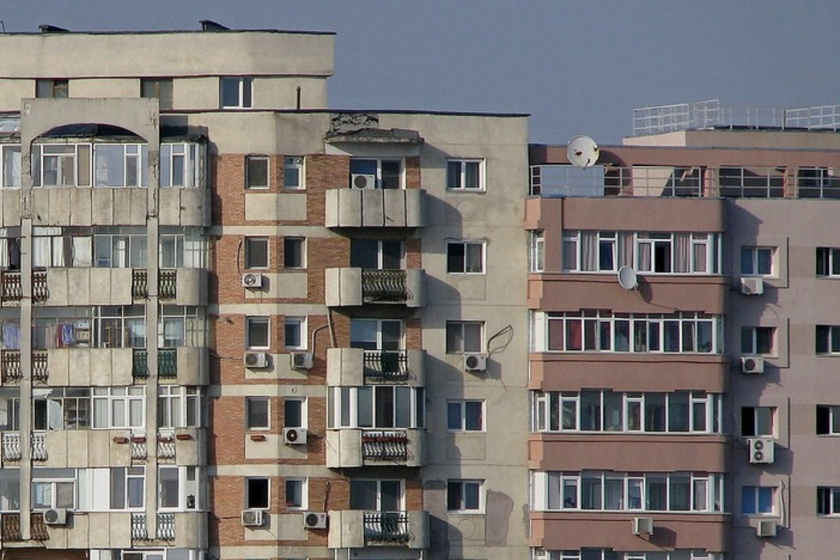 Caz neobișnuit la Iași! Motivul pentru care o femeie a cerut acordul tribunalului de a intra în apartamentul unei vecine