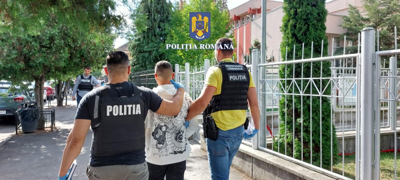 Bătrână, descoperită MOARTĂ, în propria-i casă. Poliția a reținut doi suspecți în cazul crimei