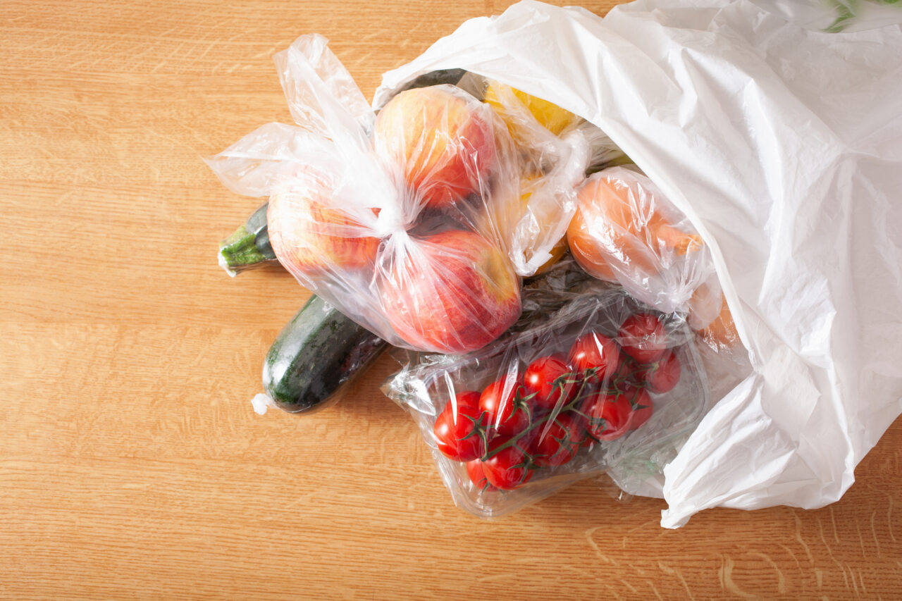 Pungile de plastic, INTERZISE! Statul în care legea va intra în vigoare de la 1 ianuarie 2026