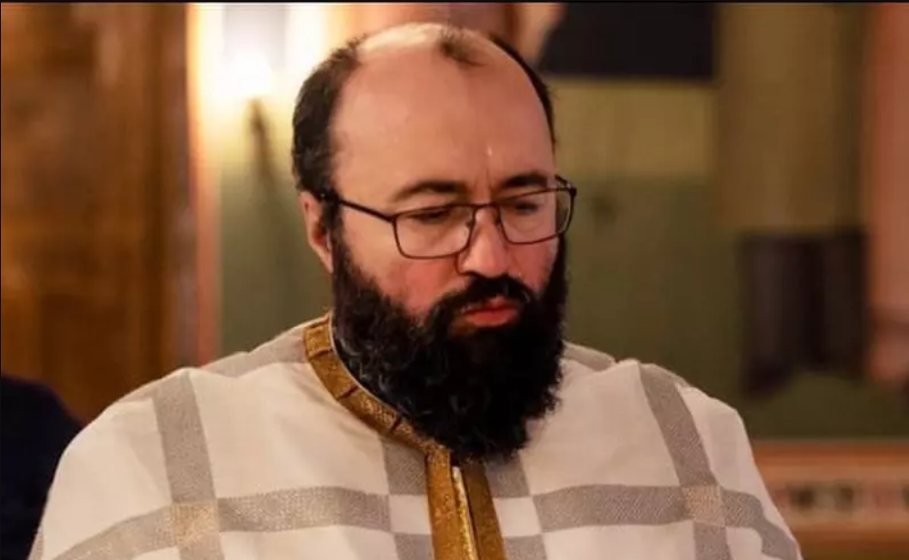 Preotul Visarion Alexa, CONDAMNAT la 2 ani și jumătate de închisoare, pentru agresiune sexuală. Decizia nu este definitivă