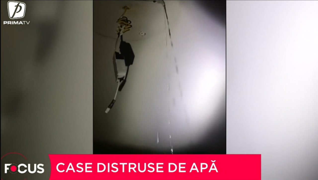 S-au bucurat că blocul a fost reabilitat, dar s-au trezit cu apartamentele INUNDATE. Este cazul unor locatari din Galați